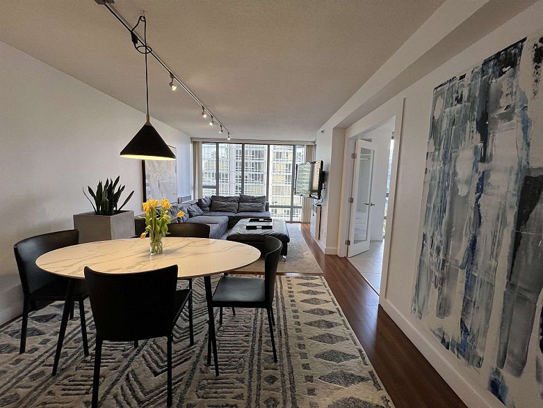 807 950 Cambie Street