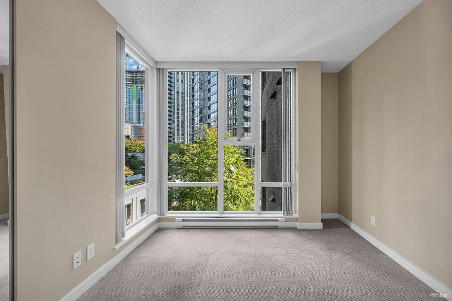 607 583 Beach Crescent