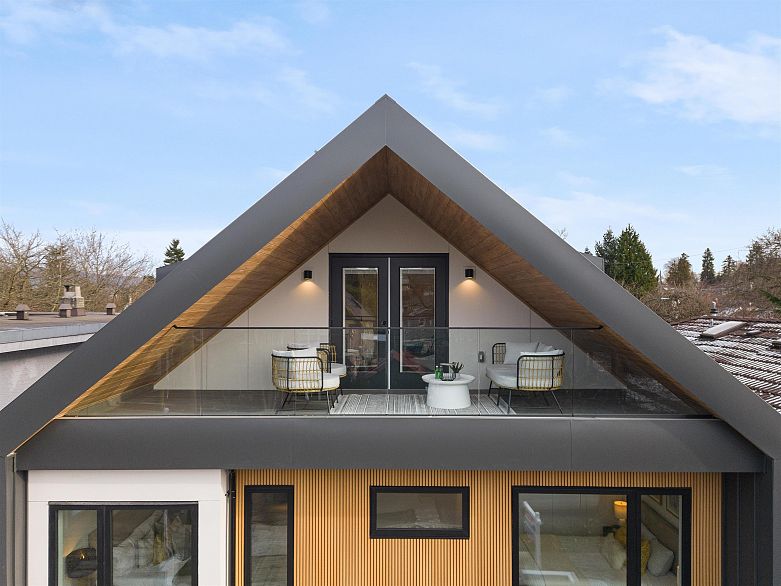 1 3118 Windsor Street