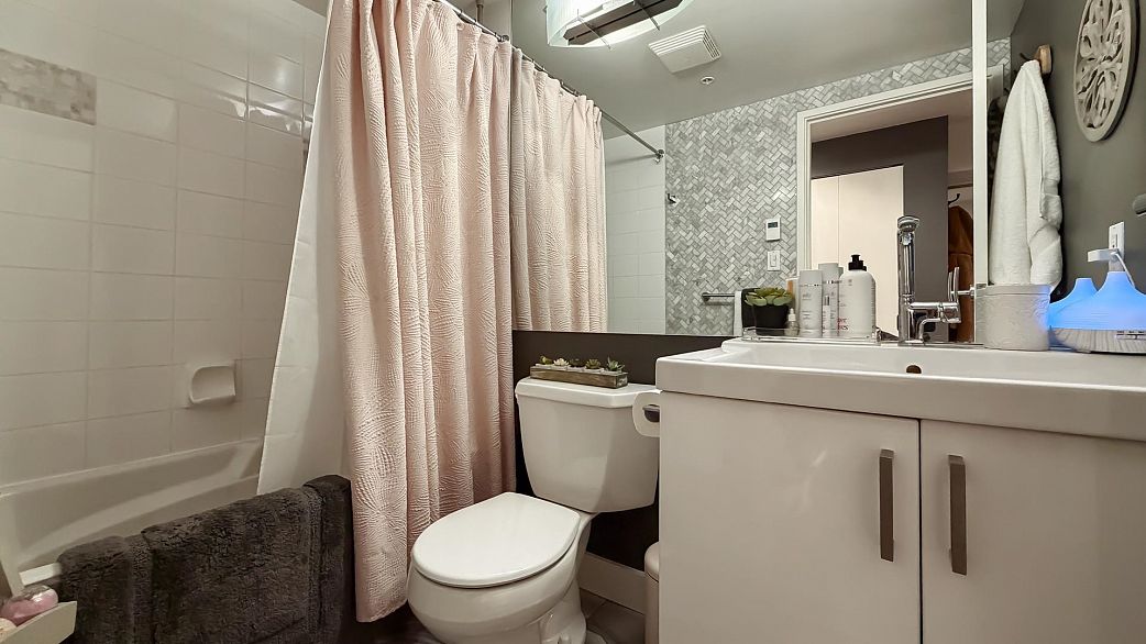 506 588 Broughton Street