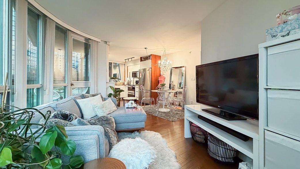 506 588 Broughton Street