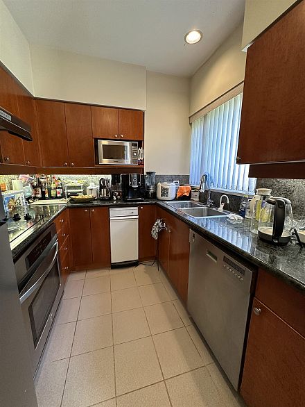 122 1228 Marinaside Crescent