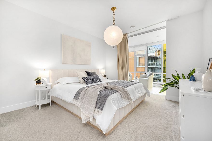 1801 1788 Columbia Street