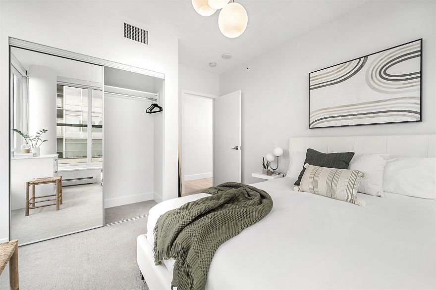 1801 1788 Columbia Street