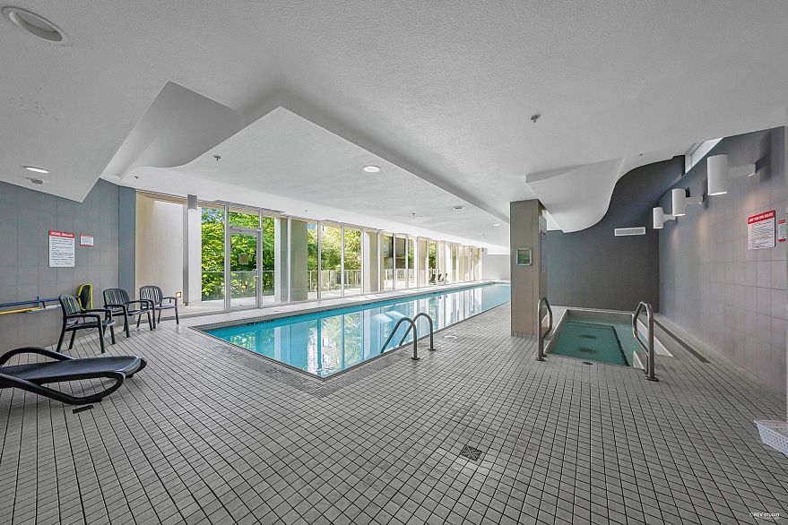 607 583 Beach Crescent