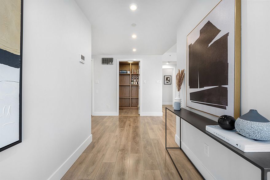 1801 1788 Columbia Street