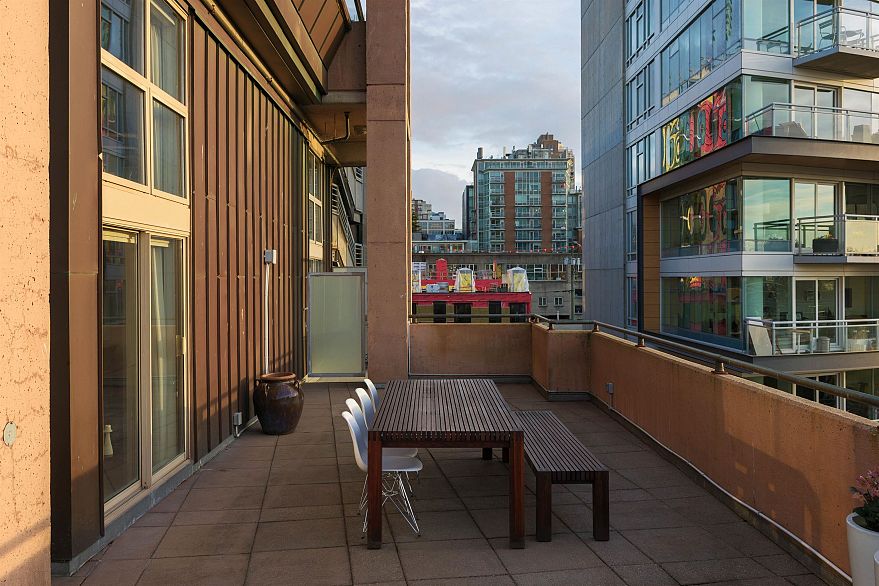 406 1529 W 6th Avenue