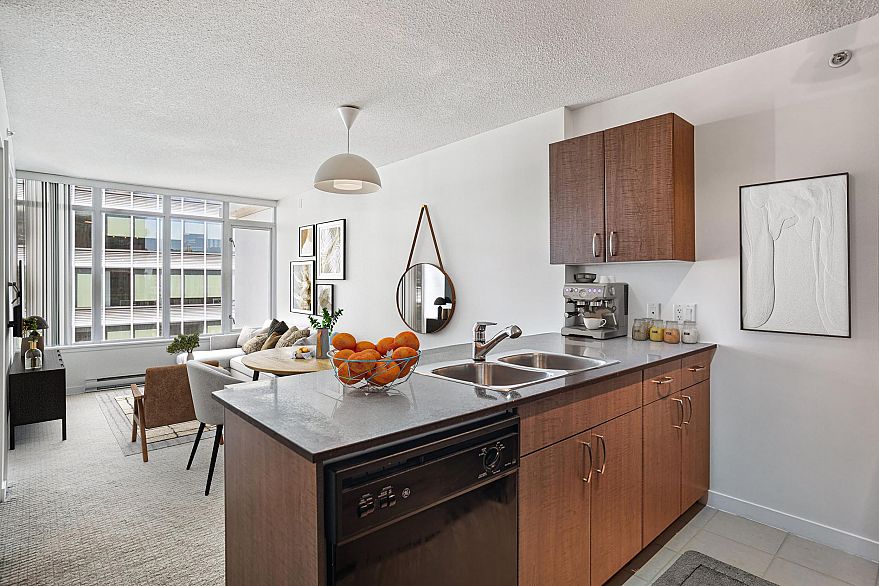 2006 610 Granville Street