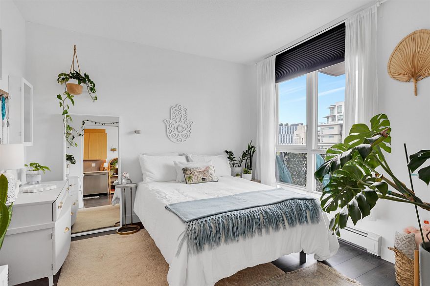 1008 1833 Crowe Street