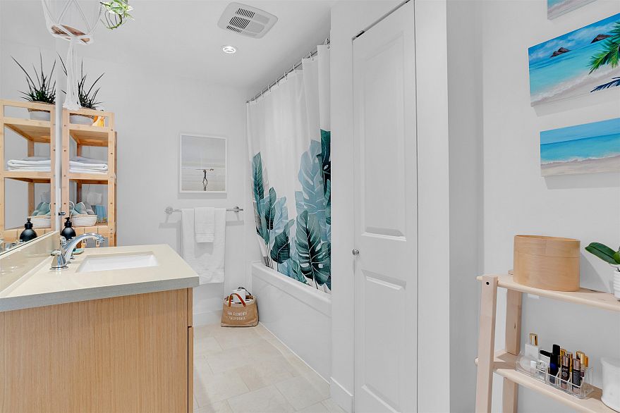 1008 1833 Crowe Street