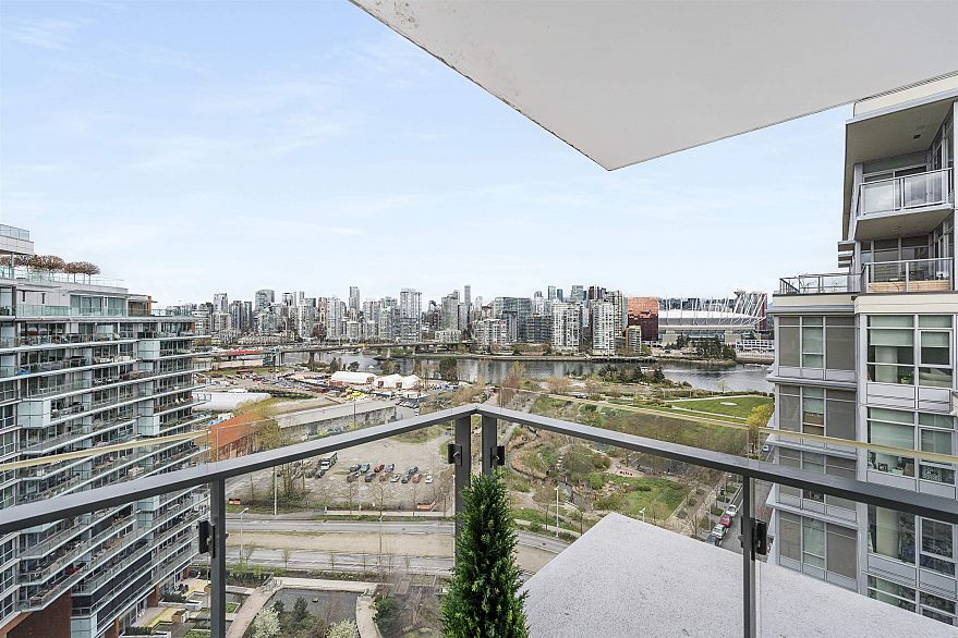 1801 1788 Columbia Street