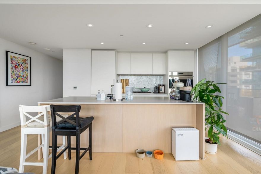 901 1180 Broughton Street