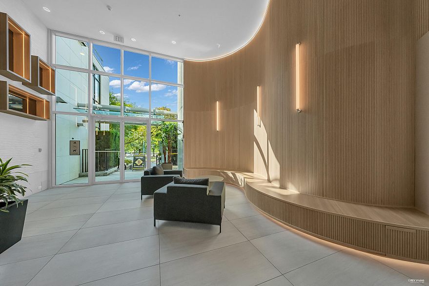 607 583 Beach Crescent