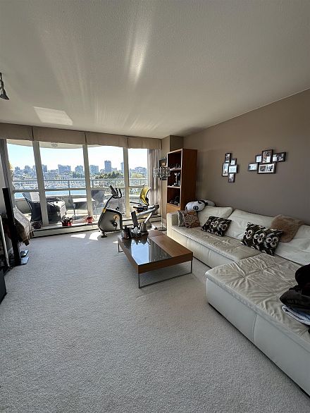 122 1228 Marinaside Crescent