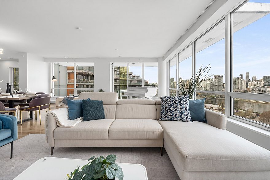 1801 1788 Columbia Street