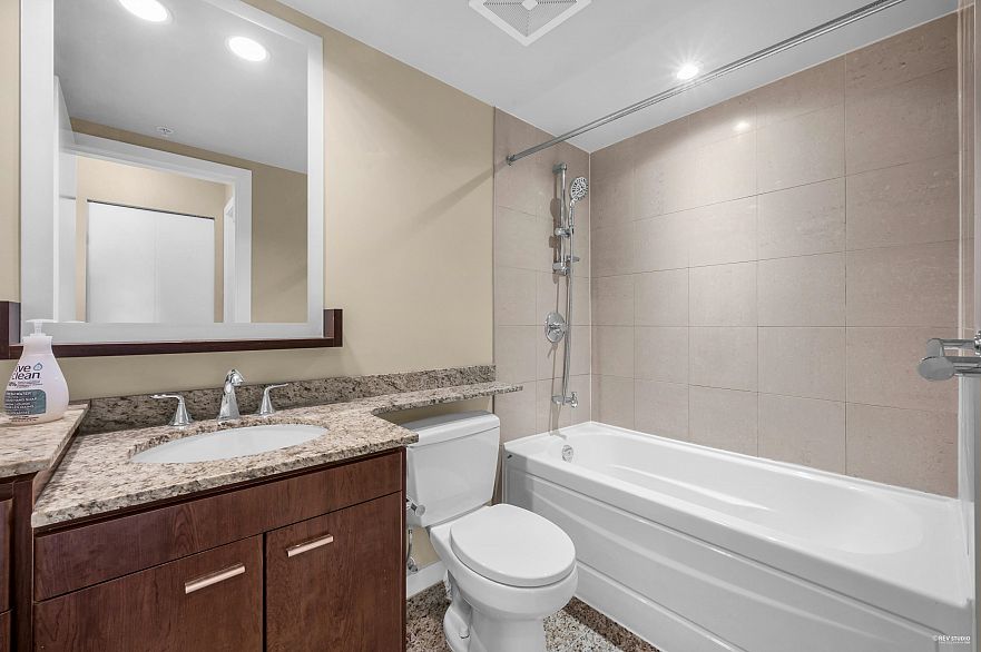 607 583 Beach Crescent