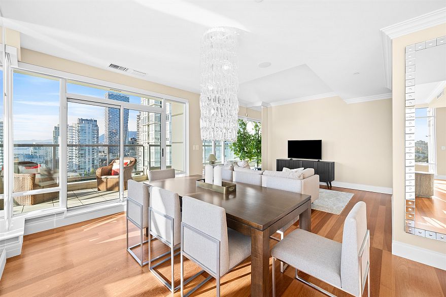 2002 1515 Homer Mews