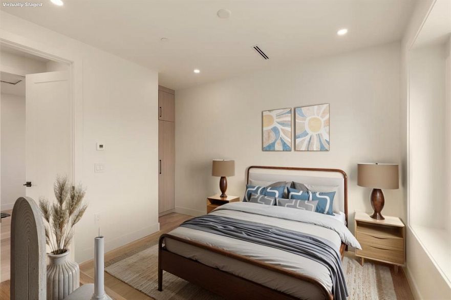 1 2658 Dundas Street