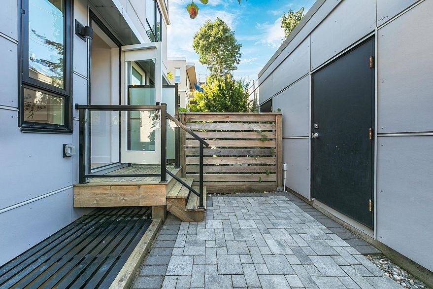 2431 W Broadway Street