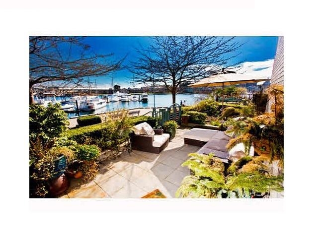 122 1228 Marinaside Crescent