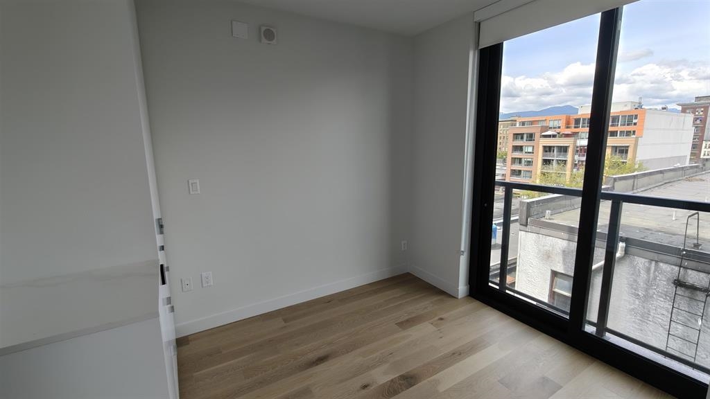 602 239 Keefer Street