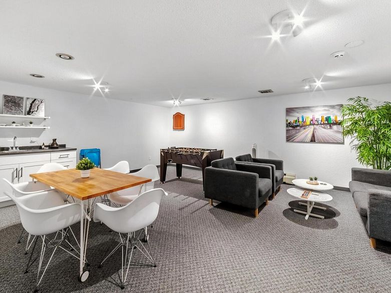 101 2910 Ontario Street