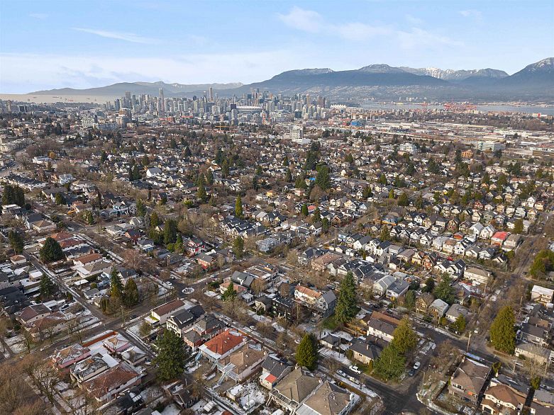 1 3118 Windsor Street