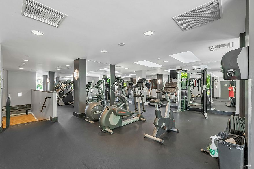 607 583 Beach Crescent