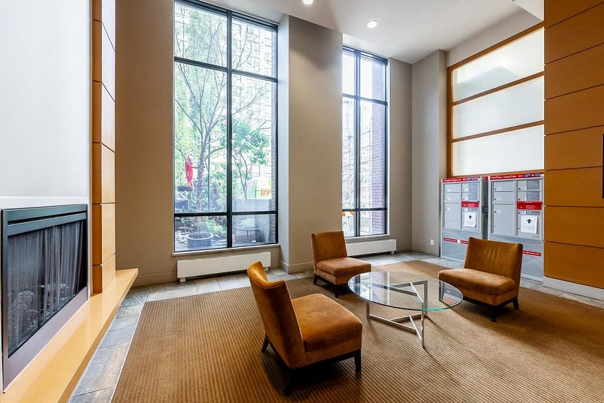 1708 909 Mainland Street