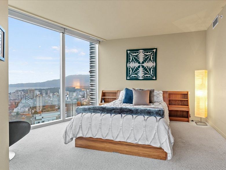 3704 938 Nelson Street