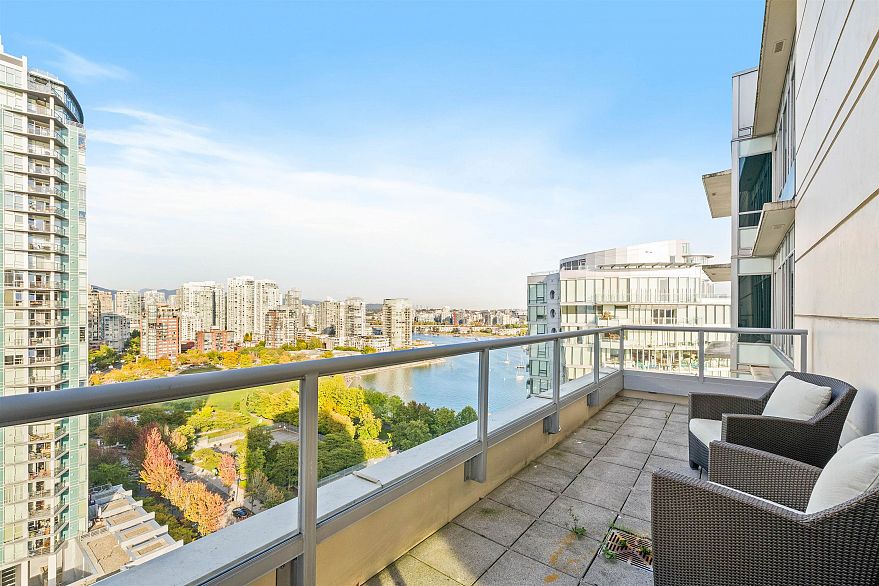 2002 1515 Homer Mews