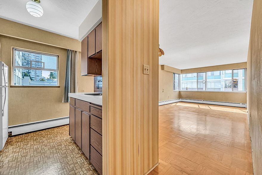 301 1050 Chilco Street