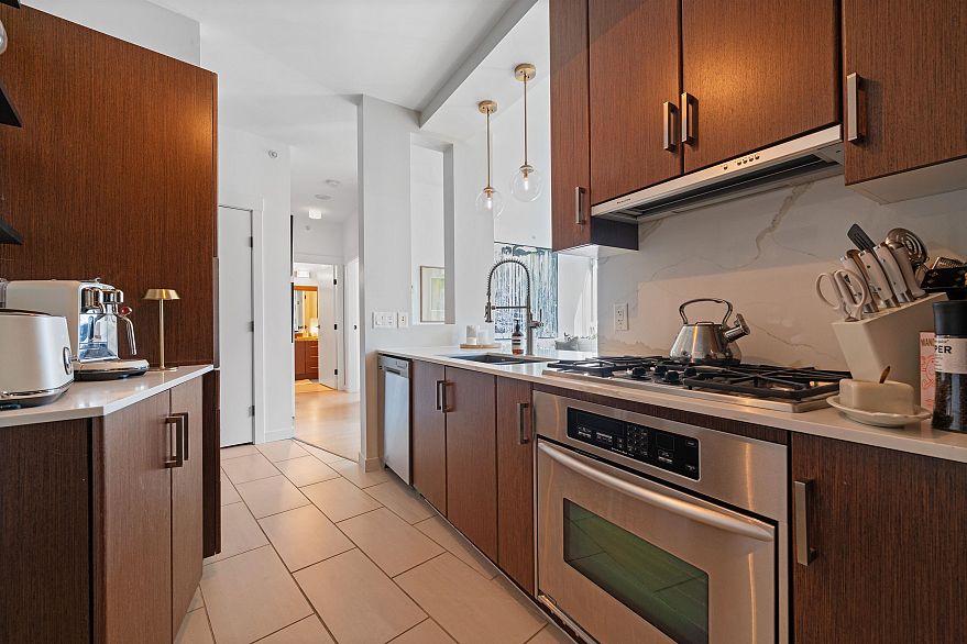 2704 1189 Melville Street