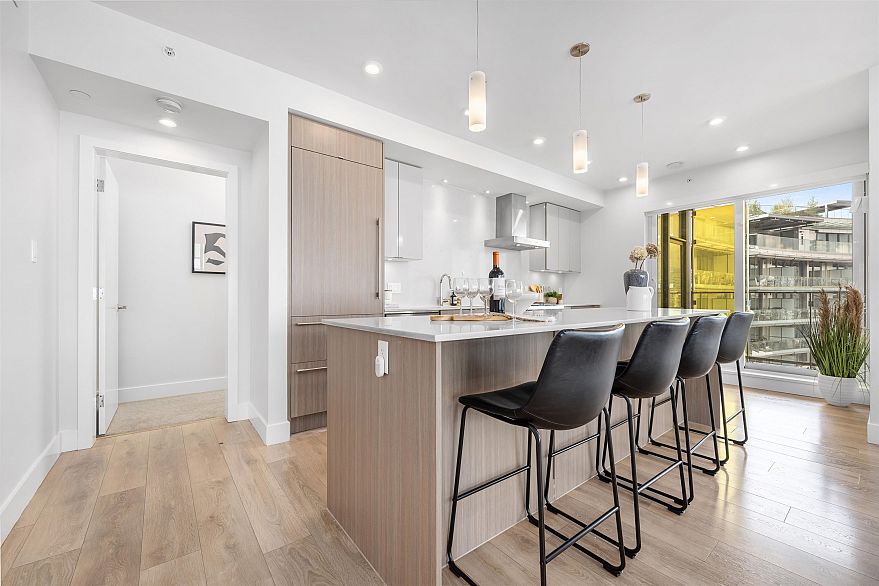 1801 1788 Columbia Street