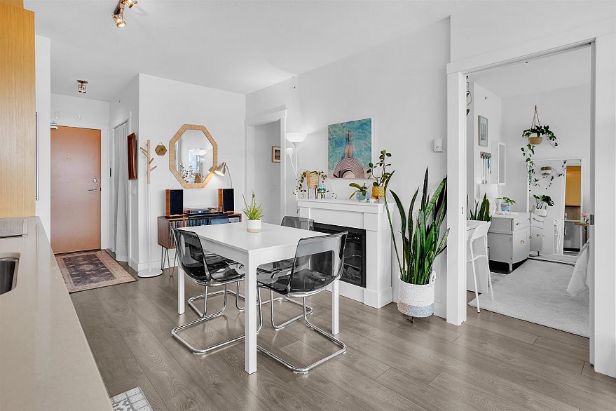 1008 1833 Crowe Street