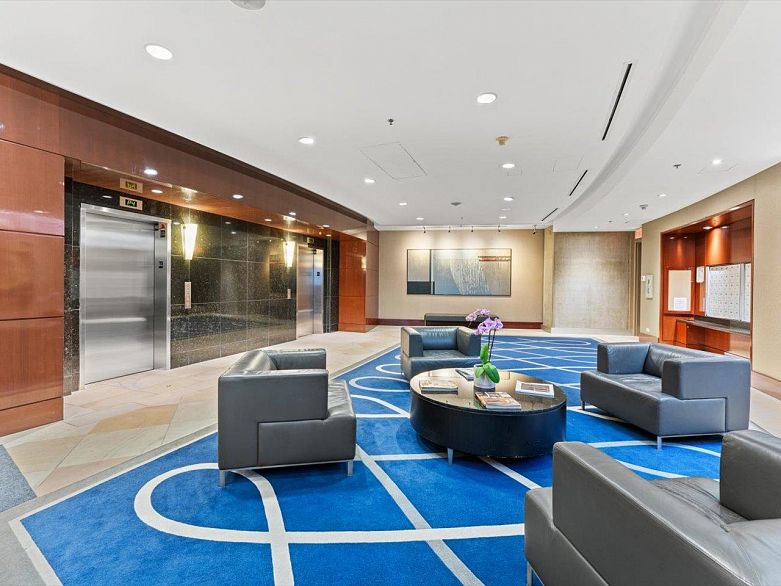 3704 938 Nelson Street