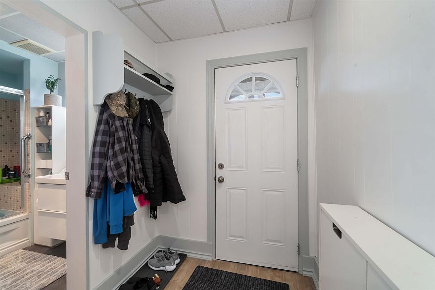 2235 East 52nd Avenue