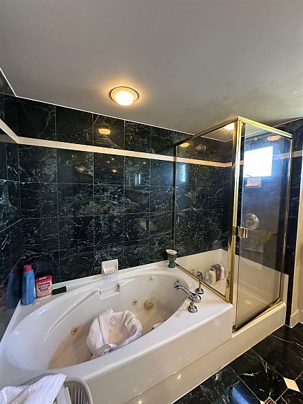 122 1228 Marinaside Crescent