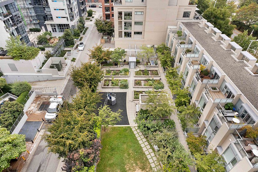 1008 1833 Crowe Street