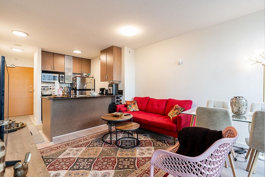 1708 909 Mainland Street