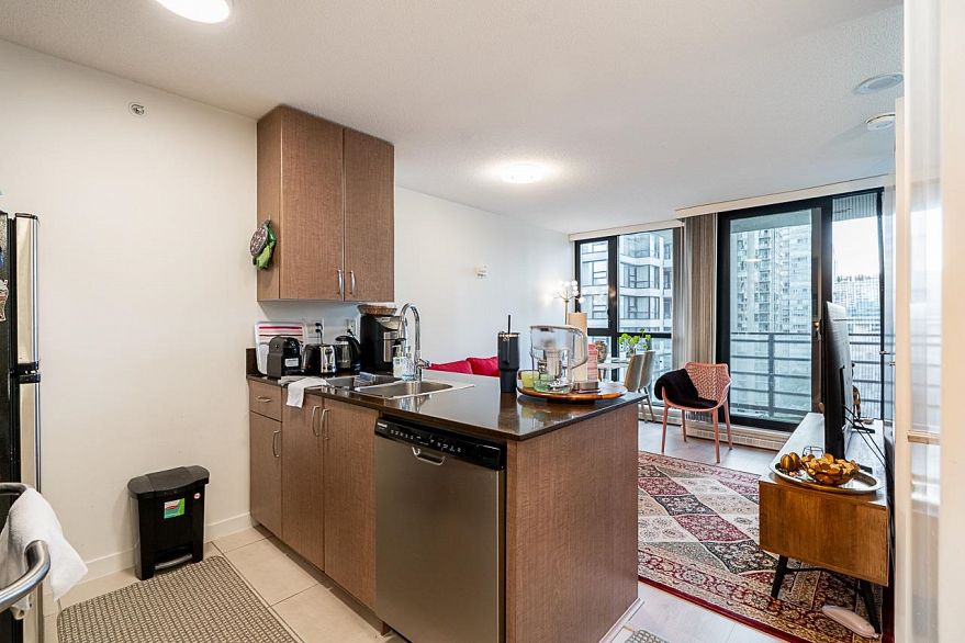 1708 909 Mainland Street