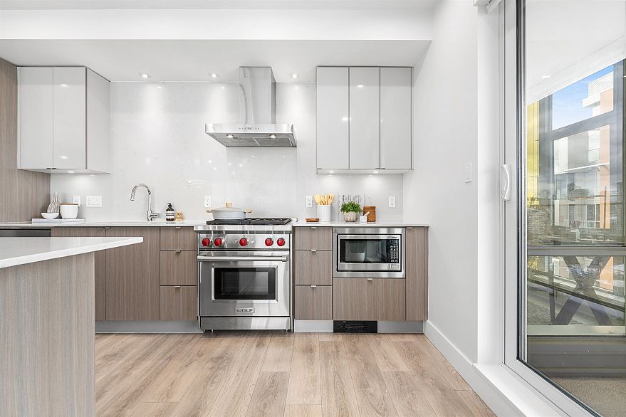 1801 1788 Columbia Street