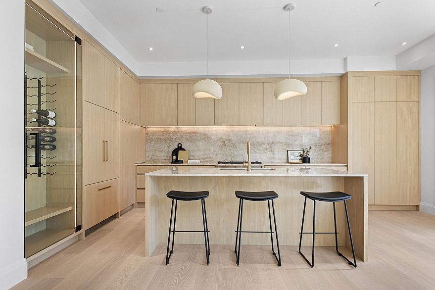 1 1243 E 27th Avenue