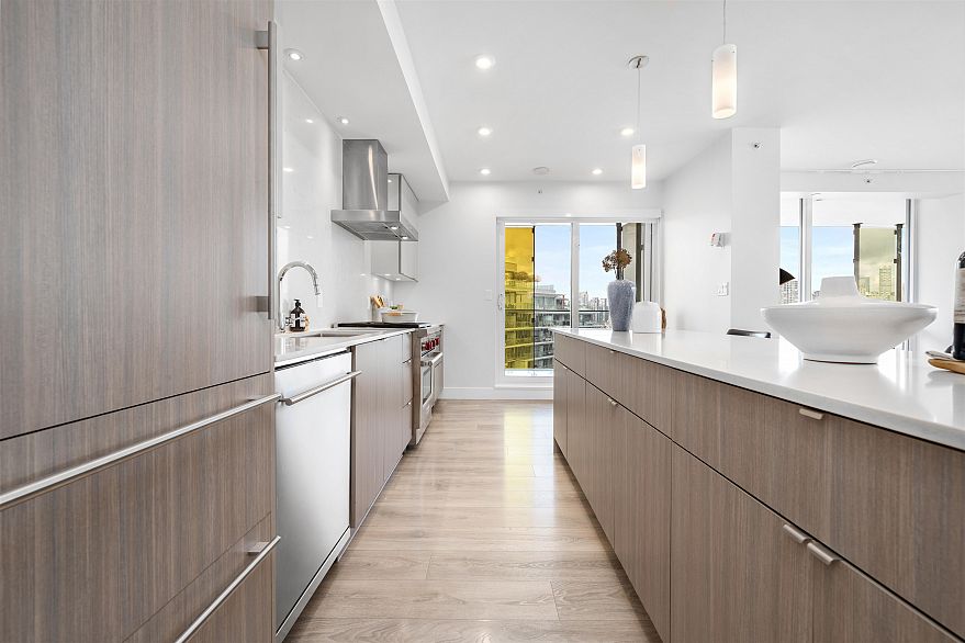 1801 1788 Columbia Street