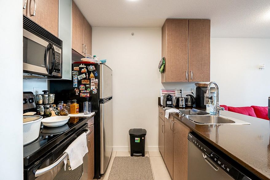 1708 909 Mainland Street