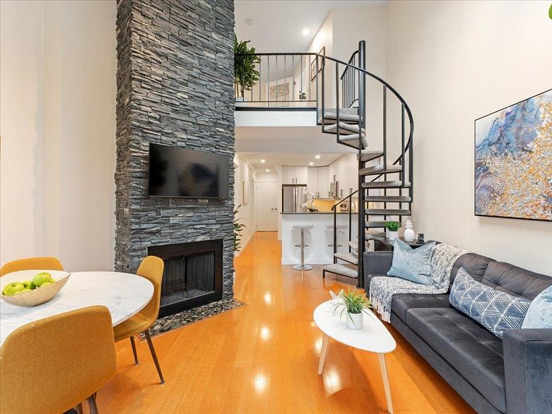 403 1274 Barclay Street