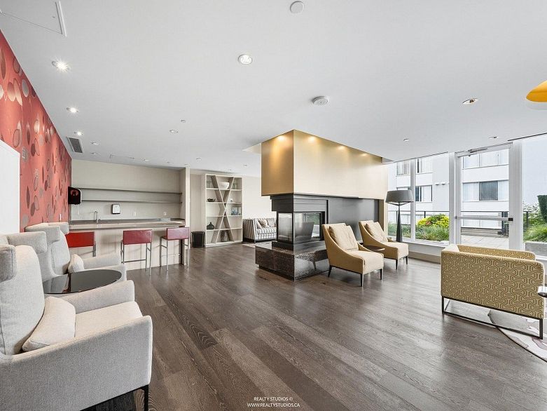 905 1221 Bidwell Street