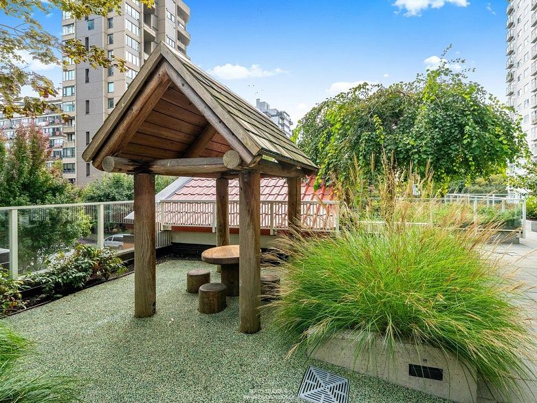 905 1221 Bidwell Street