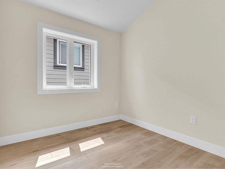 1 5221 Clarendon Street