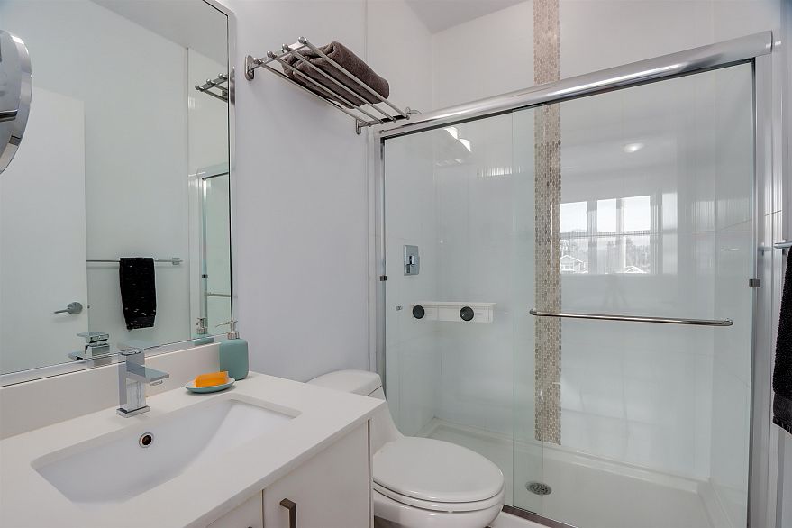 PH6 388 Kootenay Street